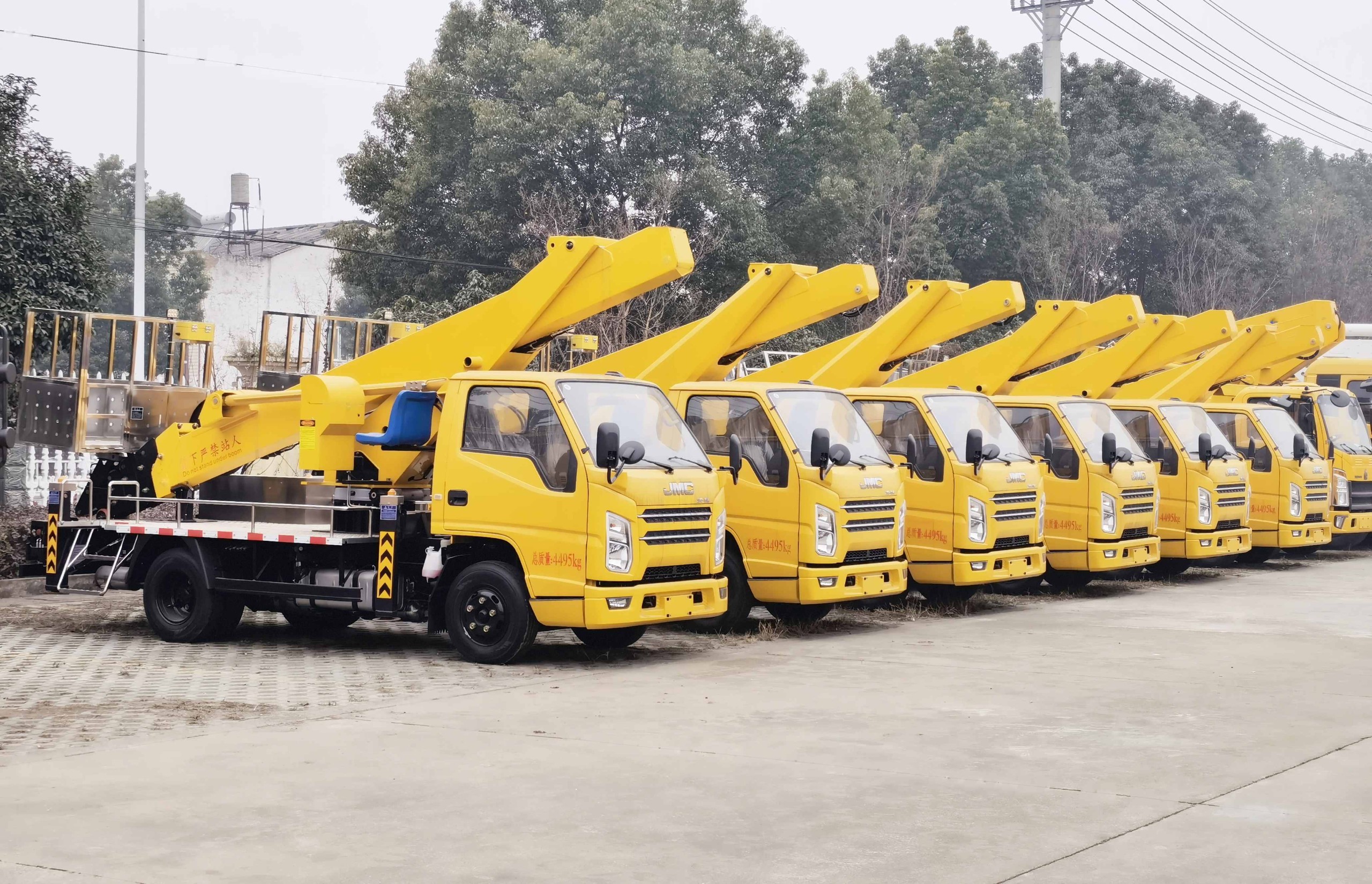 江鈴順達藍牌27米直臂高空作業(yè)車6臺發(fā)新疆